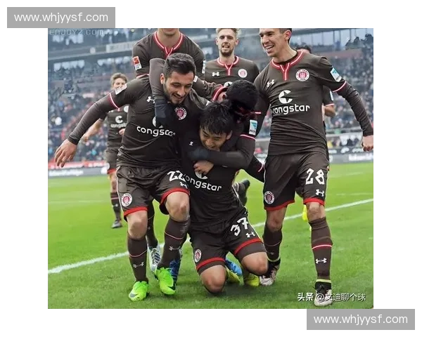 今晚足球激情对决,夜幕下赛场战火一触即发 今晚足球激情对决,夜幕下赛场战火一触即发